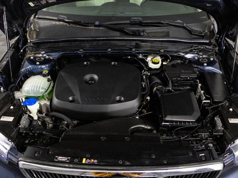 Used 2021 Volvo XC40 T5 Momentum w/ Protection Package Premier image 46