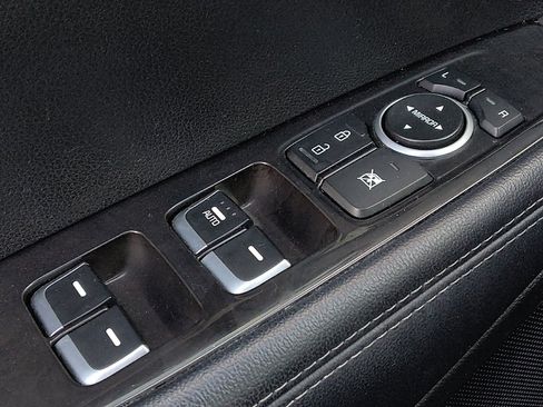 Used 2017 Kia Sorento LX w/ LX Convenience Package image 27