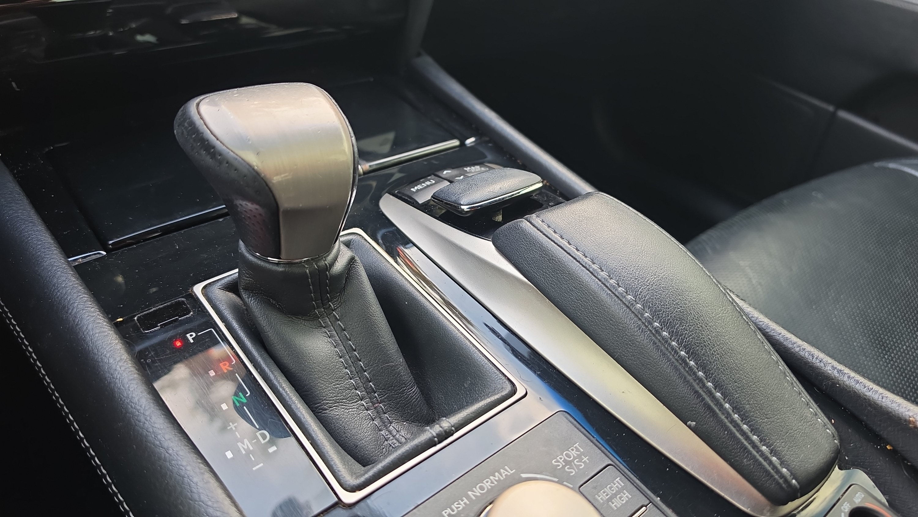 Used 2013 Lexus LS 460 w/ F-Sport Pkg RWD image 19