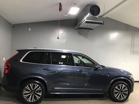 Used 2020 Volvo XC90 T5 Momentum w/ Protection Package Premier FWD image 2