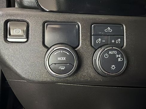 Used 2025 Chevrolet Silverado 1500 LT RWD image 14