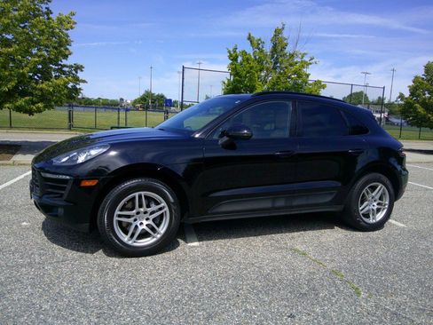 Used 2017 Porsche Macan AWD/4WD image 32
