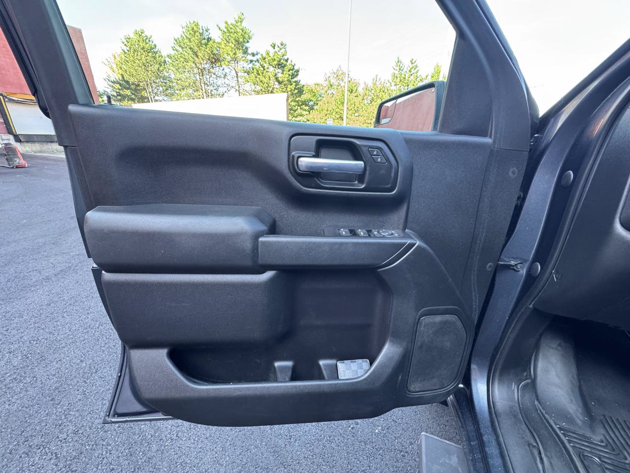 Used 2020 Chevrolet Silverado 1500 Custom w/ Custom Value Package AWD/4WD image 14