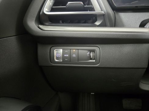 Used 2024 Chevrolet Traverse LS FWD image 31