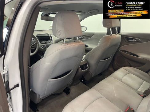 Used 2022 Chevrolet Malibu LT FWD image 35