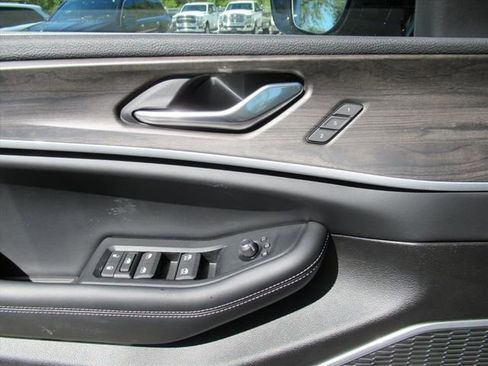 New 2026 Jeep Grand Cherokee Limited w/ Luxury Tech Group II RWD image 19