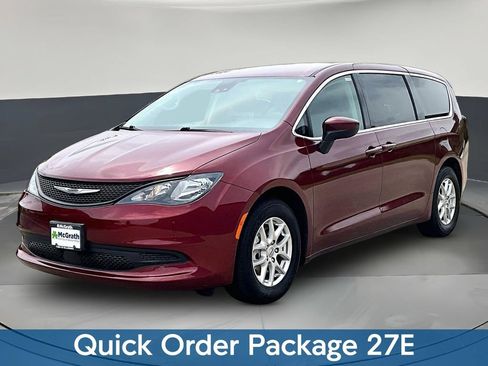 Used 2023 Chrysler Voyager LX FWD image 3