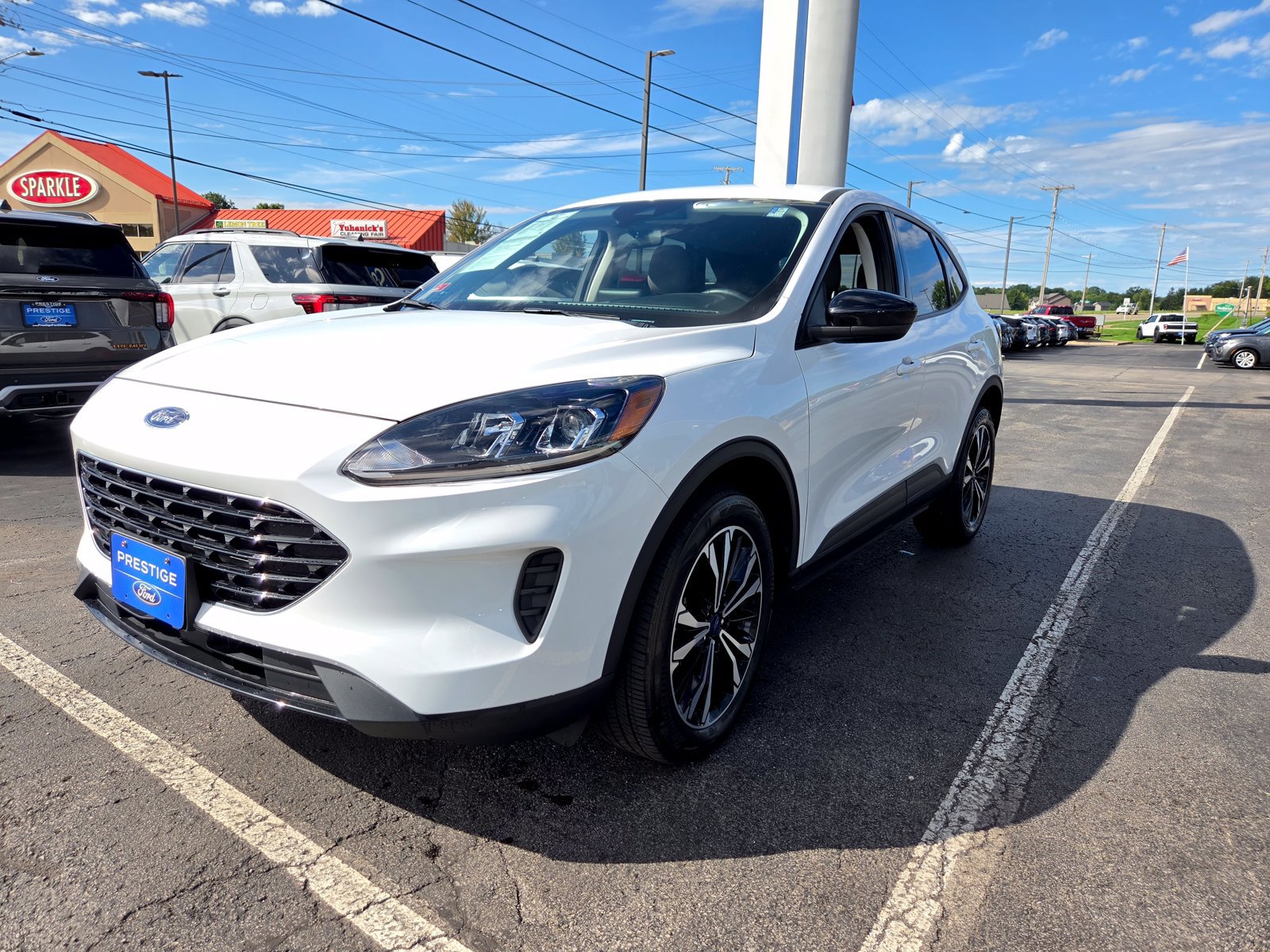 Used 2022 Ford Escape SE w/ SE Sport Appearance Package AWD/4WD image 8
