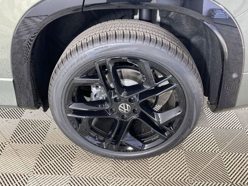 New 2026 Volkswagen Tiguan SE R-Line AWD/4WD image 17