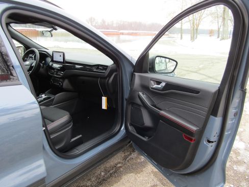 New 2025 Ford Escape ST-Line w/ Cold Weather Package image 19