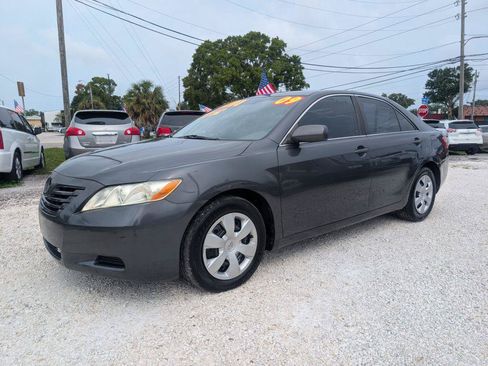 Used 2009 Toyota Camry SE FWD image 3