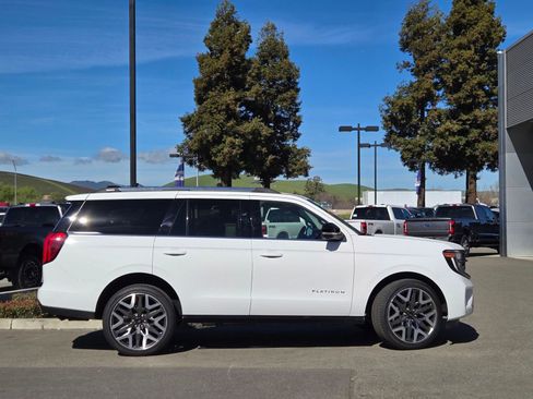 New 2026 Ford Expedition Platinum w/ Platinum Ultimate Package image 3