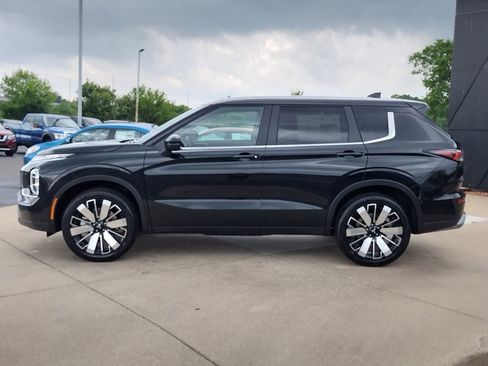 New 2025 Mitsubishi Outlander SE image 20