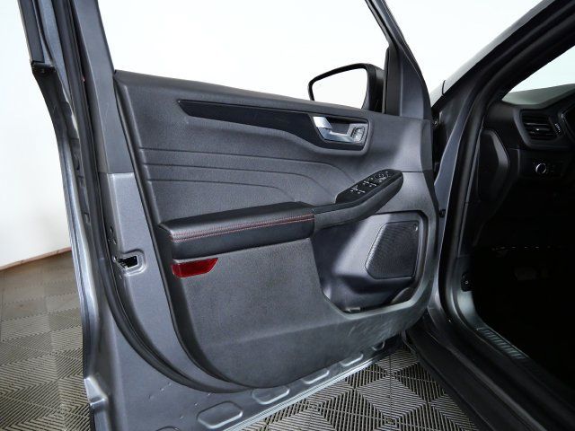 Certified 2025 Ford Escape ST-Line AWD/4WD image 14