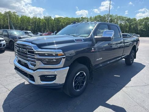 Used 2025 RAM 2500 Laramie AWD/4WD image 6