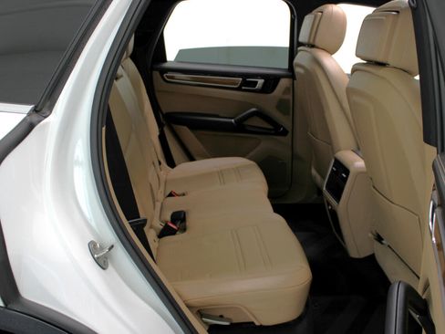 Used 2019 Porsche Cayenne image 43