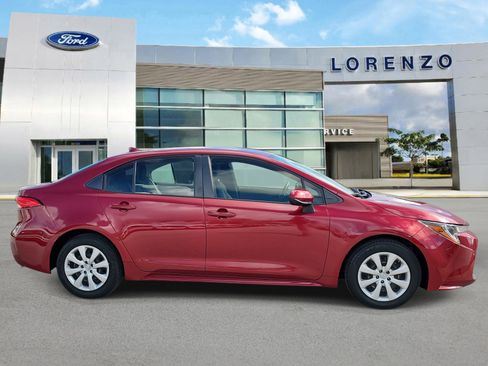 Used 2022 Toyota Corolla LE image 4