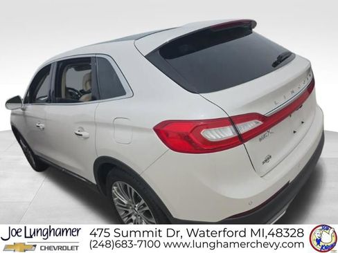 Used 2016 Lincoln MKX Reserve w/ Climate Package FWD image 3