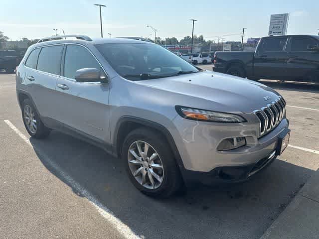 Used 2017 Jeep Cherokee Limited AWD/4WD image 2