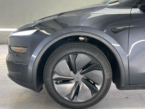 Used 2026 Tesla Model Y 2WD image 5