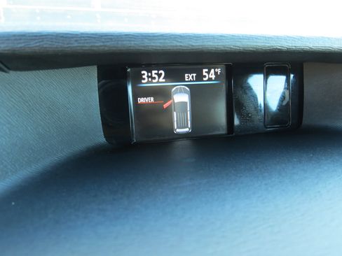 Used 2011 Toyota Sienna XLE image 21