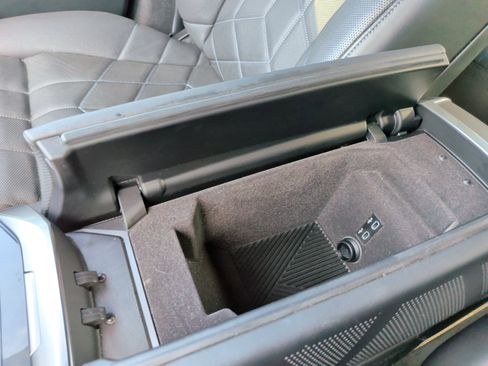 Certified 2023 BMW 740i 740i w/ Executive Package image 21