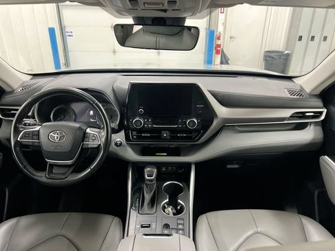 Used 2023 Toyota Highlander XLE FWD image 10
