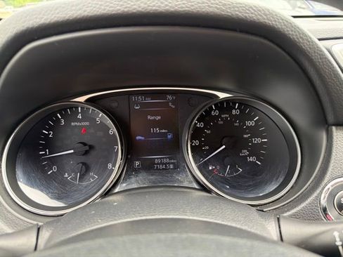 Used 2015 Nissan Rogue SV w/ SV Premium Package FWD image 20