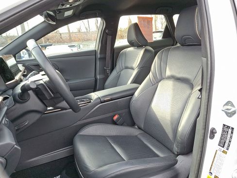 Used 2025 Toyota Crown Signia image 11