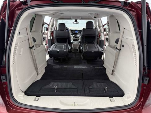 Used 2017 Chrysler Pacifica Touring-L image 27