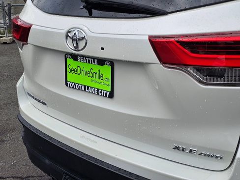 Used 2019 Toyota Highlander XLE AWD/4WD image 13