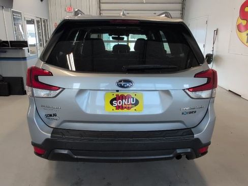Used 2019 Subaru Forester Premium AWD/4WD image 4