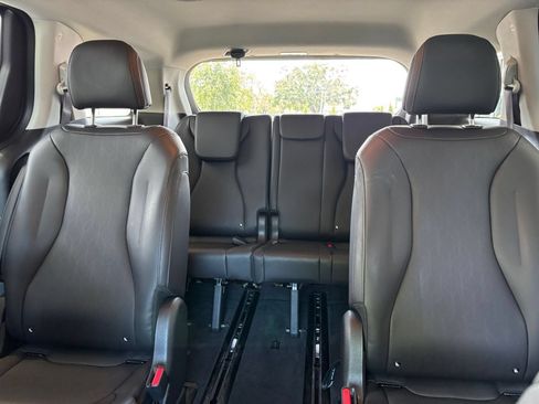 Used 2026 Kia Carnival FWD image 41