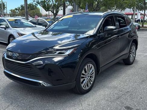 Used 2023 Toyota Venza XLE AWD/4WD image 3