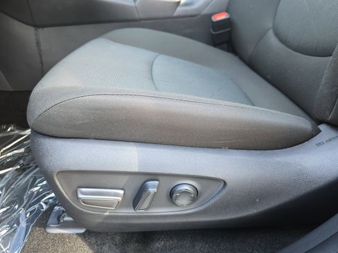 Used 2025 Toyota RAV4 XLE w/ Convenience Package image 30