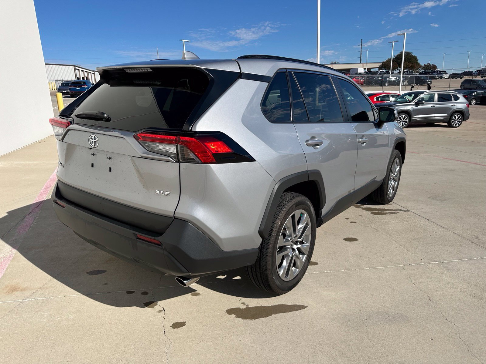 Used 2025 Toyota RAV4 XLE Premium FWD image 7