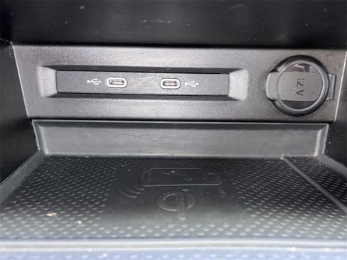 Used 2023 Volkswagen Tiguan SE R-Line image 9