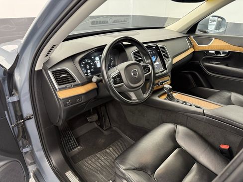 Used 2022 Volvo XC90 T6 Momentum w/ Climate Package image 38