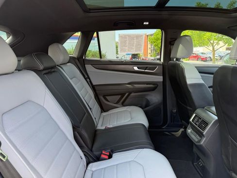 Certified 2024 Volkswagen Atlas Cross Sport SEL AWD/4WD image 10