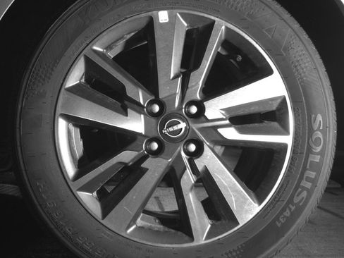 Used 2025 Nissan Versa SV image 11