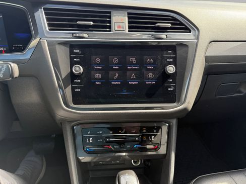 Used 2023 Volkswagen Tiguan SE FWD image 15