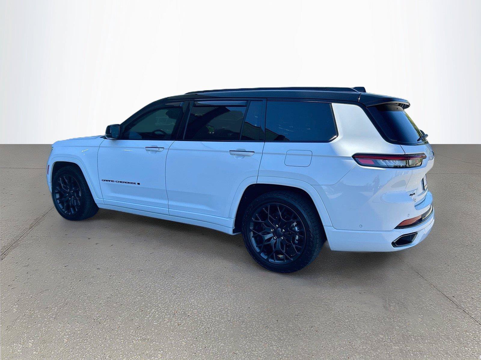 Used 2024 Jeep Grand Cherokee L Summit w/ High Altitude Package AWD/4WD image 7