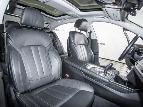 Used 2022 BMW 740i RWD image 16