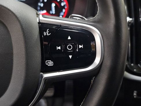 Used 2019 Volvo S60 T5 R-Design image 12