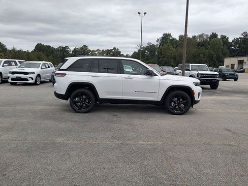 New 2025 Jeep Grand Cherokee Limited w/ Luxury Tech Group II AWD/4WD image 10