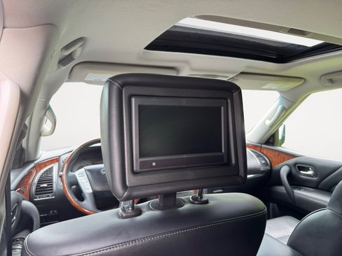 Used 2016 INFINITI QX80 4WD w/ Deluxe Technology Package image 14