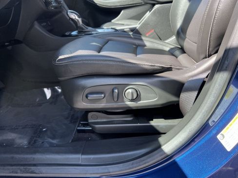 Used 2023 Buick Encore GX Essence w/ Experience Buick Package AWD/4WD image 14
