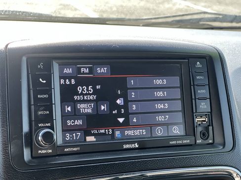 Used 2019 Dodge Grand Caravan SXT FWD image 12