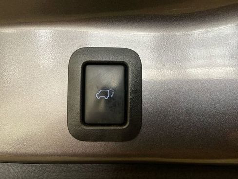 Used 2019 Toyota Highlander SE image 20