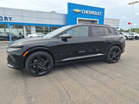 Used 2024 Chevrolet Equinox EV RS FWD image 2